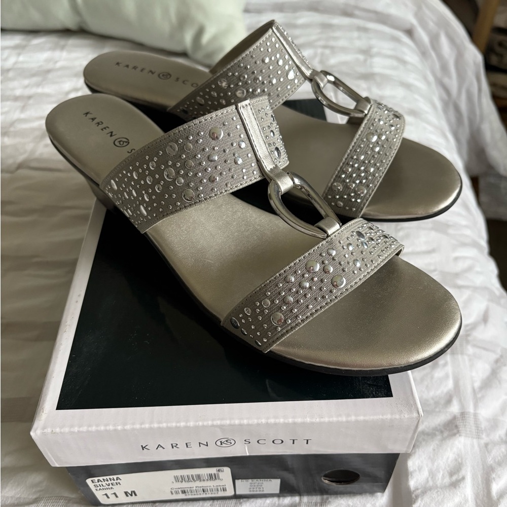 Size 11 Karen Scott Silver Sandals